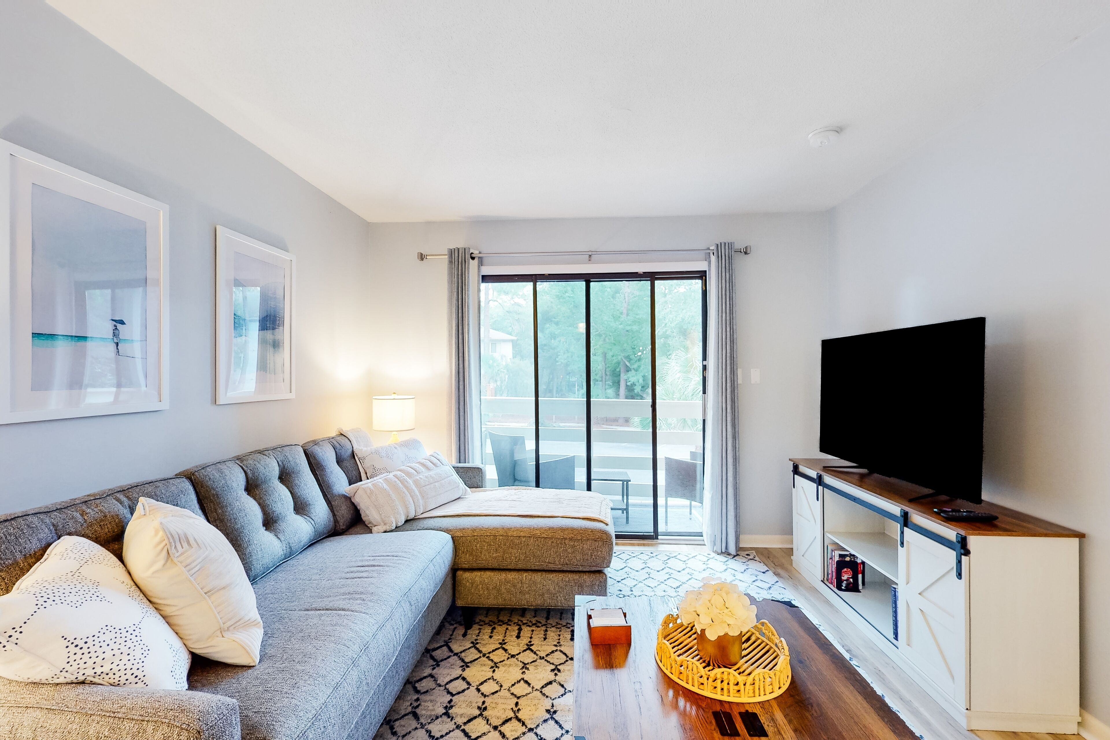 Relaxing condo with on-site pool, hot tub, tennis & private balcony - near beach
