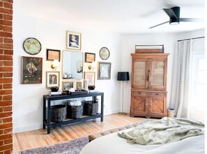3 bedrooms, desk, iron/ironing board, free WiFi