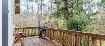 Tiny cabin on hideaway island in Washington!