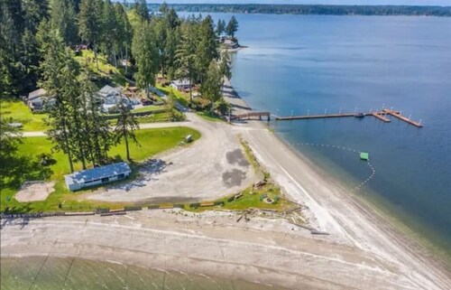 Tiny cabin on hideaway island in Washington!