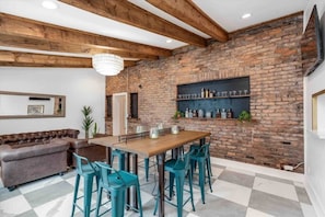 Dining - 5BR Detroit Mansion | Sleeps 16 | Driveway Parking (Detroit)