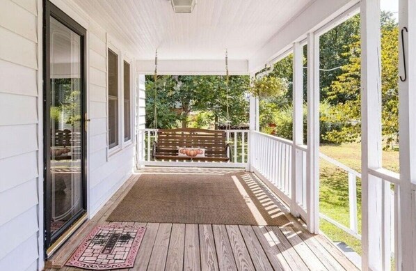 Terrace/patio - Downtown Pittsboro Glamtastic (Pittsboro)