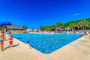 Pool - The Taco Hut - Linens | Golf Cart | Ocean Lakes (Myrtle Beach)