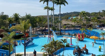 Lindo Apartamento no Aldeia das Aguas Resort - Dentro do Parque das Ăguas !