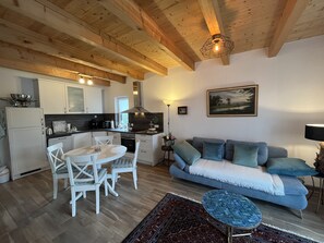 Smart TV, books - Wohnung Carmen (Bad Rappenau)