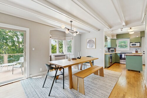 Dog-friendly downtown home with hot tub & deck