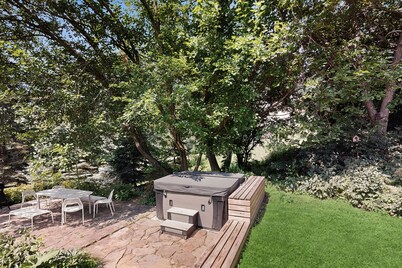 Dog-friendly downtown home with hot tub & deck