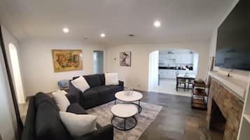 Smart TV, fireplace