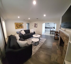 Smart TV, fireplace