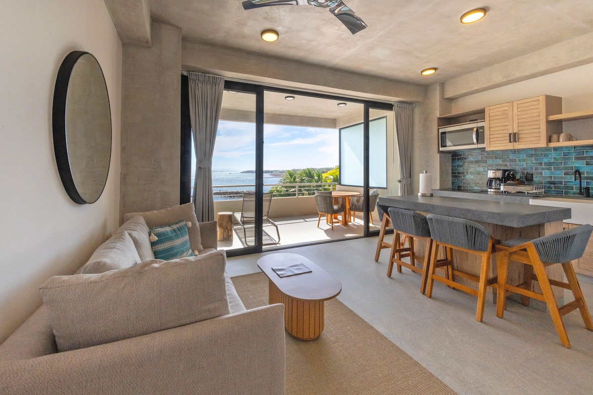 Comfort Condo, 1 Bedroom, Beach View 303 | Private kitchen | Fridge, microwave, oven, stovetop