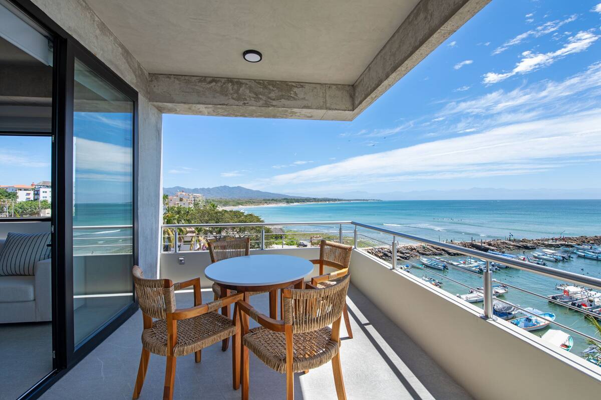 Deluxe Condo, 2 Bedrooms, Beach View 406 | Vistas al mar