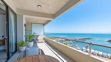 Deluxe Condo, 2 Bedrooms, Beach View 405 | Terrasse/Patio