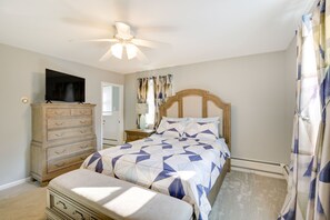 5 bedrooms, desk, iron/ironing board, WiFi