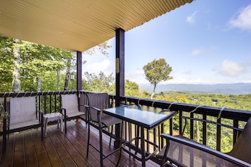 Beech Mountain Vacation Rental | 3BR | 3BA | 1,100 Sq Ft | Steps Required