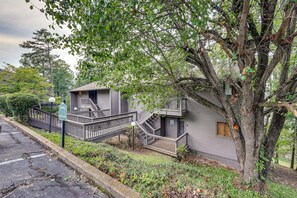 Exterior - Luxury Lakefront Hot Springs Condo w/ Pools! (Hot Springs)