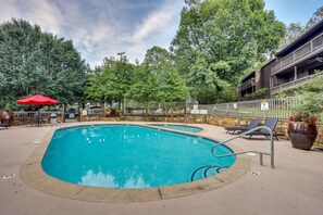 Pool - Luxury Lakefront Hot Springs Condo w/ Pools! (Hot Springs)