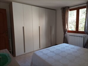 1 chambre, fer et planche à repasser, Wi-Fi gratuit, draps fournis
