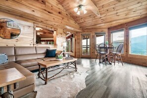 Smart-TV, Kamin, Videospiele