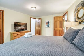 4 bedrooms, iron/ironing board, WiFi, bed sheets