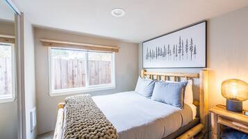 2 bedrooms, desk, iron/ironing board, free WiFi