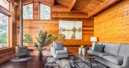 Charming Lakefront Log Cabin