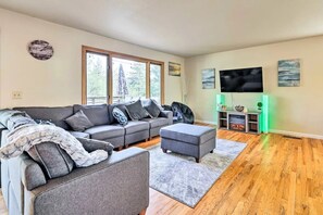 Smart TV, fireplace, video-game console, DVD player