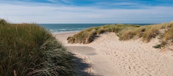 Sunny Studio: Only 5-Min Walk to Sea & Dunes