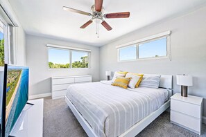 3 Schlafzimmer, Schreibtisch, Bügeleisen/Bügelbrett, Reisekinderbett