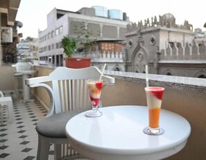 تناول الطعام بالخارج