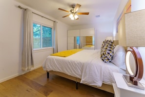 4 bedrooms, desk, iron/ironing board, travel crib