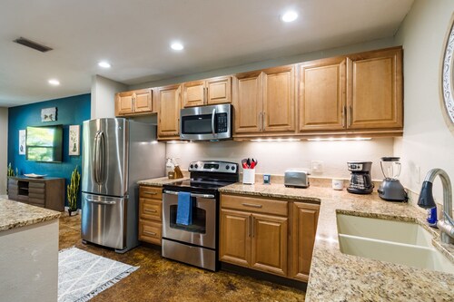 Amazing Pool House near Downtown and Beaches