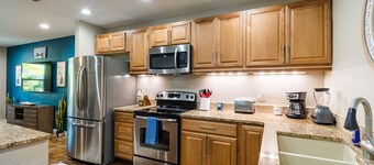 Amazing Pool House near Downtown and Beaches