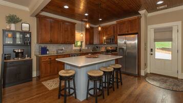 冰箱、微波炉、烤箱、炉灶