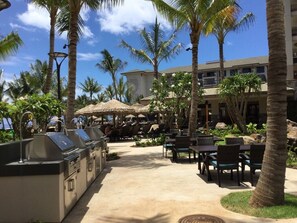 Outdoor dining - Premium One Bedroom Ocean View . (Lahaina)
