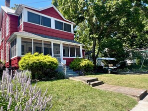 Exterior - Spacious 5 Bedroom House On Double Lot In Lakeside One Block From The Lake! (Lakeside Marblehead)