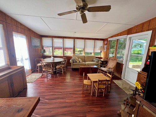 Spacious 5 Bedroom House On Double Lot In Lakeside One Block From The Lake!