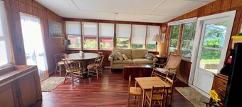 Spacious 5 Bedroom House On Double Lot In Lakeside One Block From The Lake!