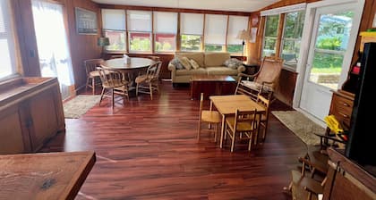 Spacious 5 Bedroom House On Double Lot In Lakeside One Block From The Lake!