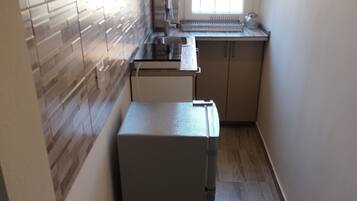 Cookware/dishes/utensils