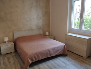 2 bedrooms, WiFi, bed sheets - Newly renovated apartment in serviced area (Milano)
