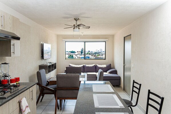 TV - Central condominium near IMSS, H Civil & CUCS (Guadalajara)