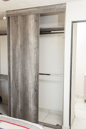 Interior - Central condominium near IMSS, H Civil & CUCS (Guadalajara)