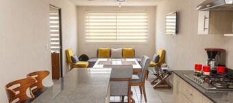 Central apartment near IMSS, H. Civil and CUCS