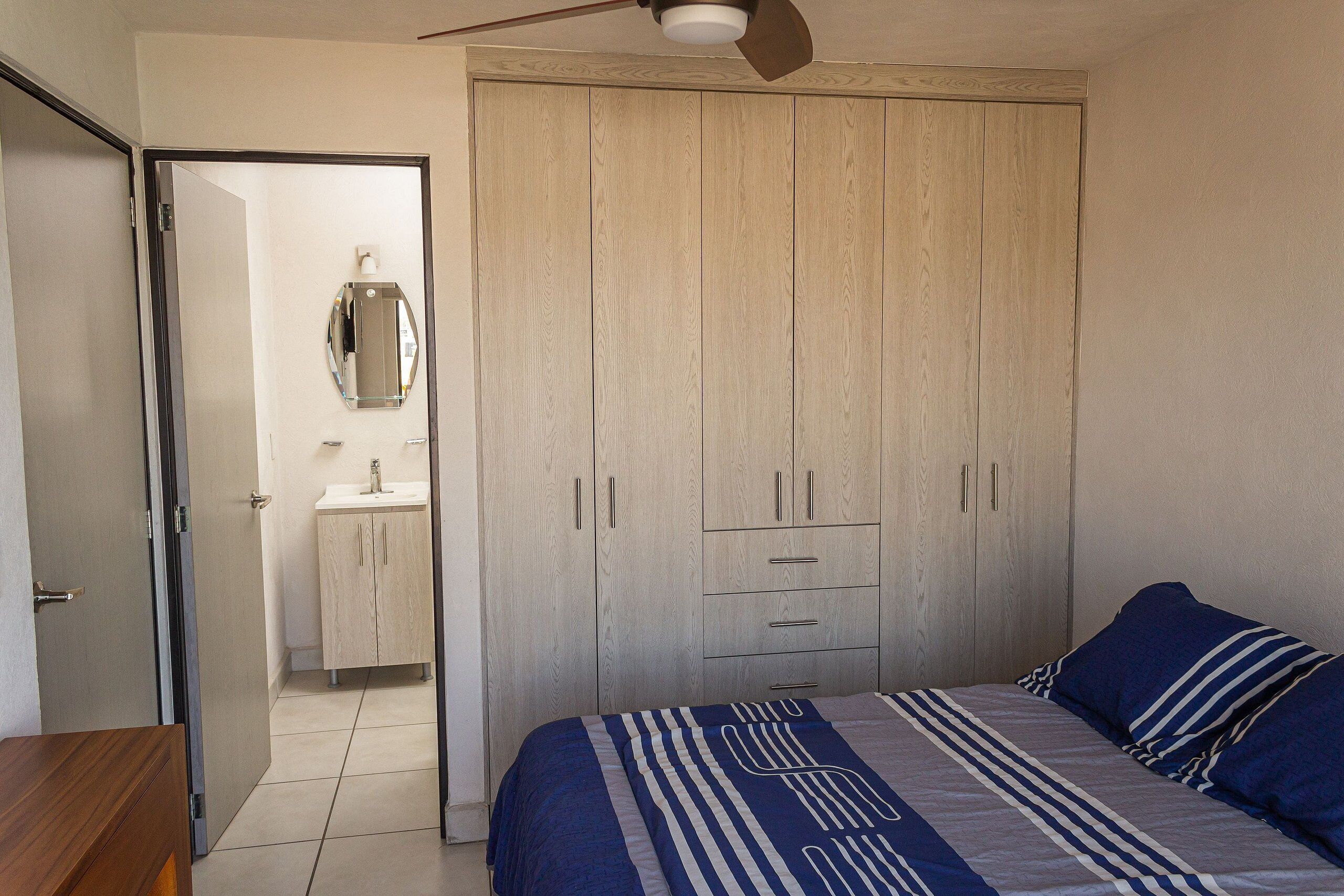 2 bedrooms, internet, bed sheets