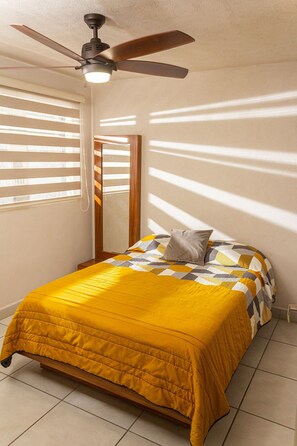 2 bedrooms, internet, bed sheets