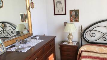 1 camera, ferro/asse da stiro, Wi-Fi, lenzuola