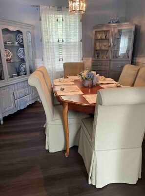 Dining - Peaceful Haven Near Downtown and Coastal Music Pavilion  (Raleigh)