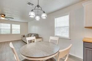 Interior - Updated Home w/ Yard ~ 14 Mi to Quartz Mountain! (Mangum)