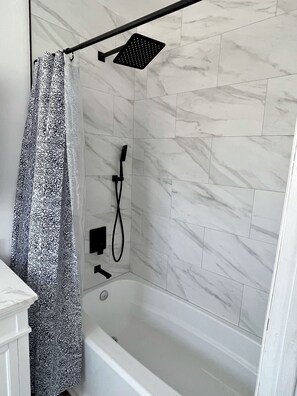 Handtücher, Seife, Toilettenpapier