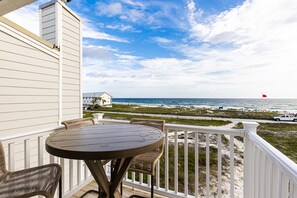 Outdoor dining - Newly Remodeled 30A Beachfront Townhome. Step right out onto the beach & relax! (Santa Rosa Beach)